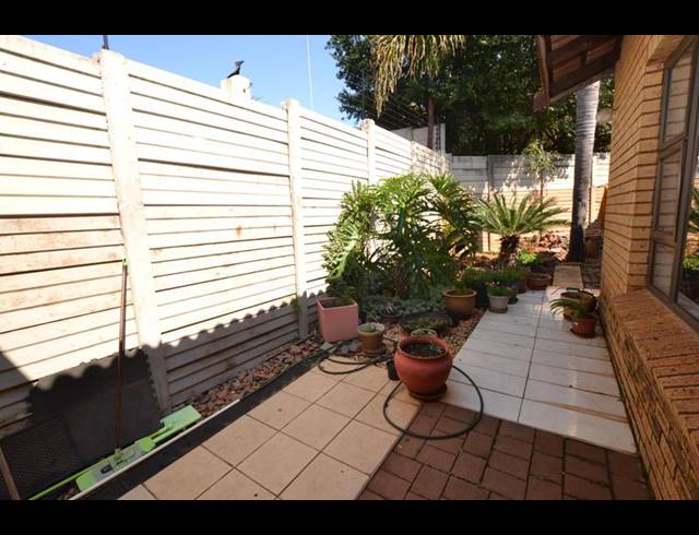 6 BEDROOM HOUSE FOR SALE IN HEUWELOORD